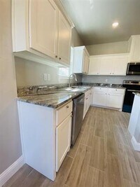 506 Robinson St photo'