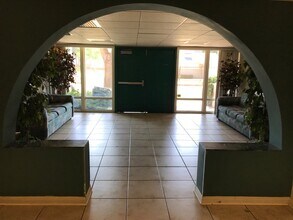 7211 Cozycroft Ave, Unit Condo in Winnetka, CA - Building Photo - Building Photo