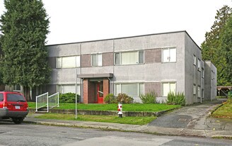 6721 Dow Av in Burnaby, BC - Building Photo