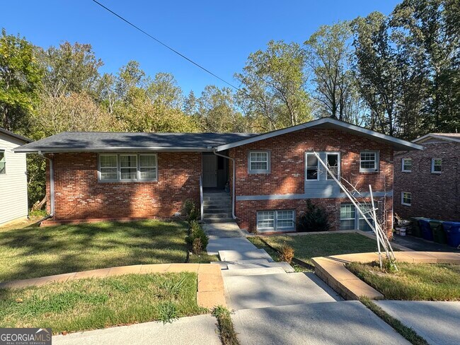 property at 995 Fleetwood Cir SW