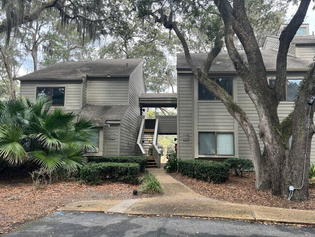 108 Lighthouse Rd in Hilton Head Island, SC - Building Photo - Building Photo