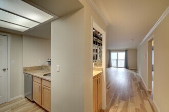 14779 NE 32nd St in Bellevue, WA - Foto de edificio - Building Photo