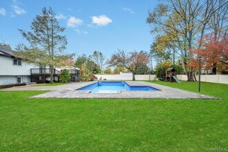 29 Dillon Dr in Dix Hills, NY - Building Photo - Building Photo