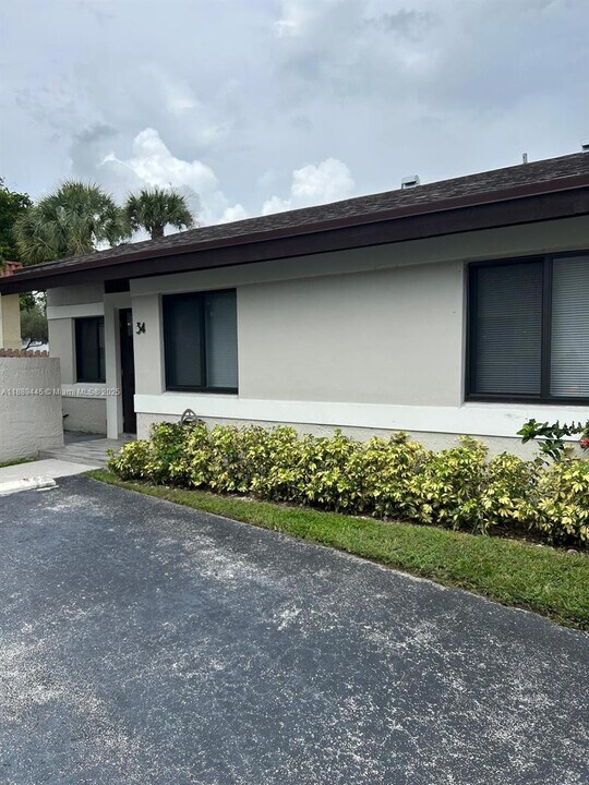9630 SW 152nd Ave in Miami, FL - Building Photo