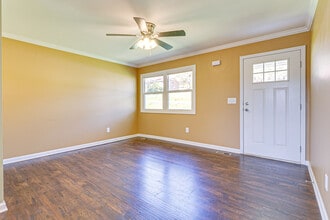 212 Hillview Dr in Woodbury, TN - Building Photo - Building Photo