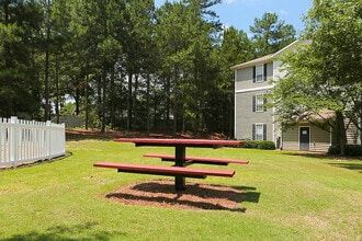 Lake St. James in Conyers, GA - Foto de edificio - Building Photo
