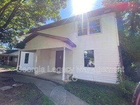 298 Letourneau Dr in Toccoa, GA - Building Photo