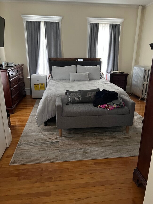 10 Pine St, Unit 1st floor right in Leominster, MA - Foto de edificio - Building Photo