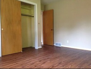 3735 Heatherdowns Blvd in Toledo, OH - Building Photo - Building Photo