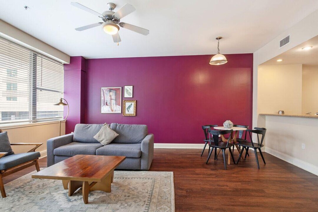 925 Common St in New Orleans, LA - Foto de edificio