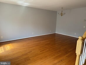 13134 Rose Petal Cir in Herndon, VA - Building Photo - Building Photo