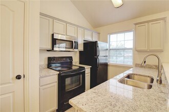 767 W Sandy Beach Ln in Fayetteville, AR - Building Photo - Building Photo