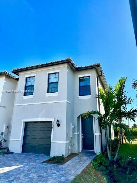 8648 Escue St in Wellington, FL - Building Photo