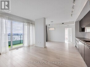 117 McMahon Dr in Toronto, ON - Building Photo - Building Photo