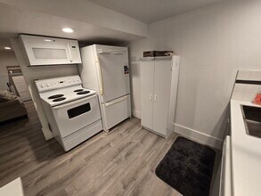 4733 Sand Point Way NE, Unit Lower Unit of Duplex with Private Entry in Seattle, WA - Building Photo - Building Photo