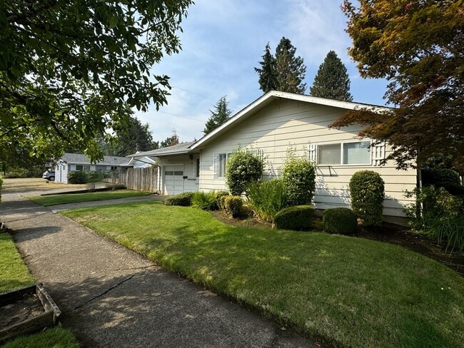 2410 Taylor St in Eugene, OR - Building Photo - Building Photo