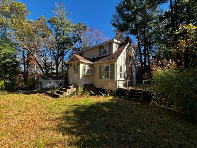 70 Snipsic Lake Rd in Ellington, CT - Building Photo - Building Photo