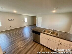 4219 Volcano Way in San Antonio, TX - Building Photo - Building Photo
