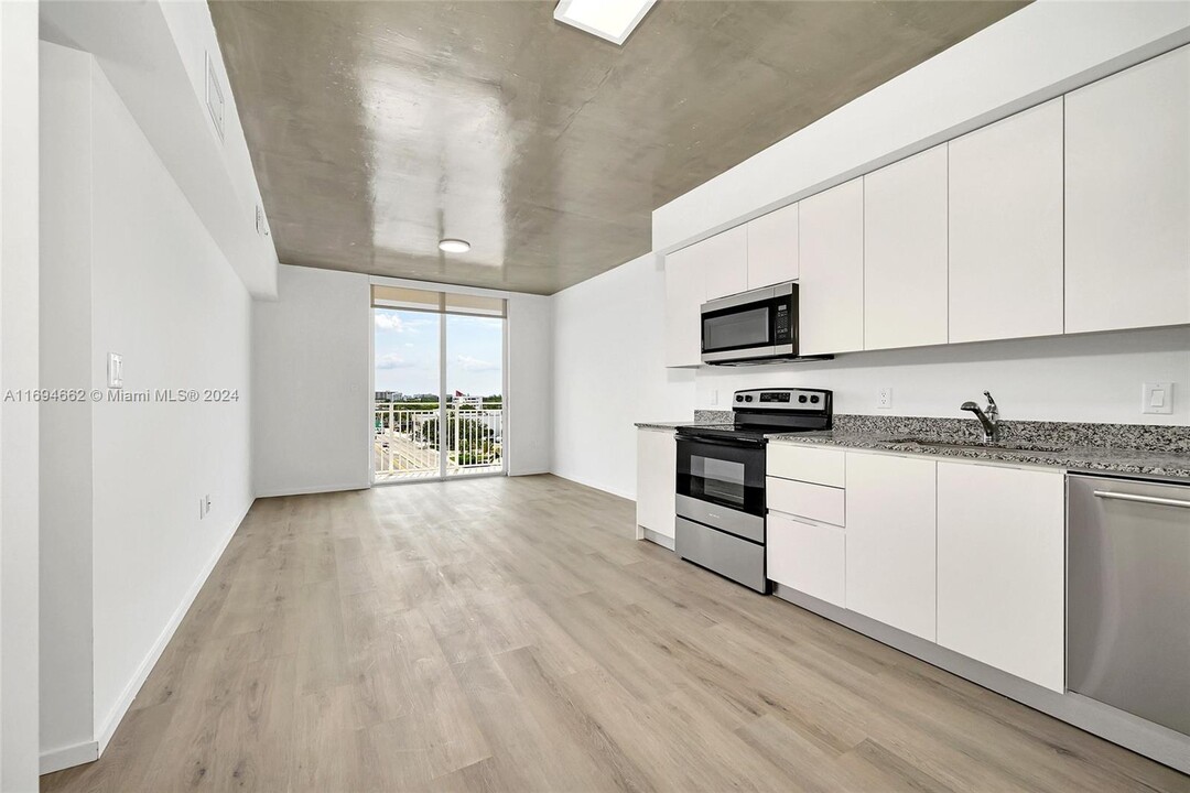 475 NE 125th St, Unit 704 in North Miami, FL - Foto de edificio