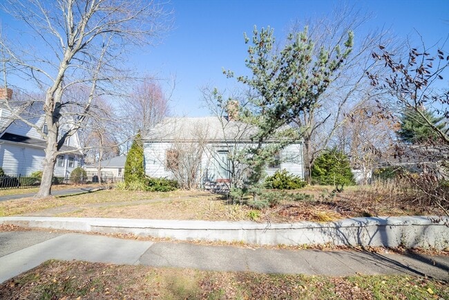 47 Florence St in Hudson, MA - Building Photo - Building Photo