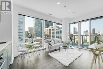 3-1803 Gloucester St in Toronto, ON - Building Photo - Building Photo