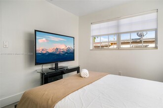 4421 NW 9th St-Unit -4421 in Miami, FL - Foto de edificio - Building Photo