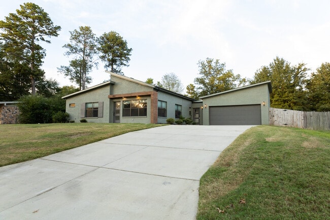 property at 902 Desoto Dr