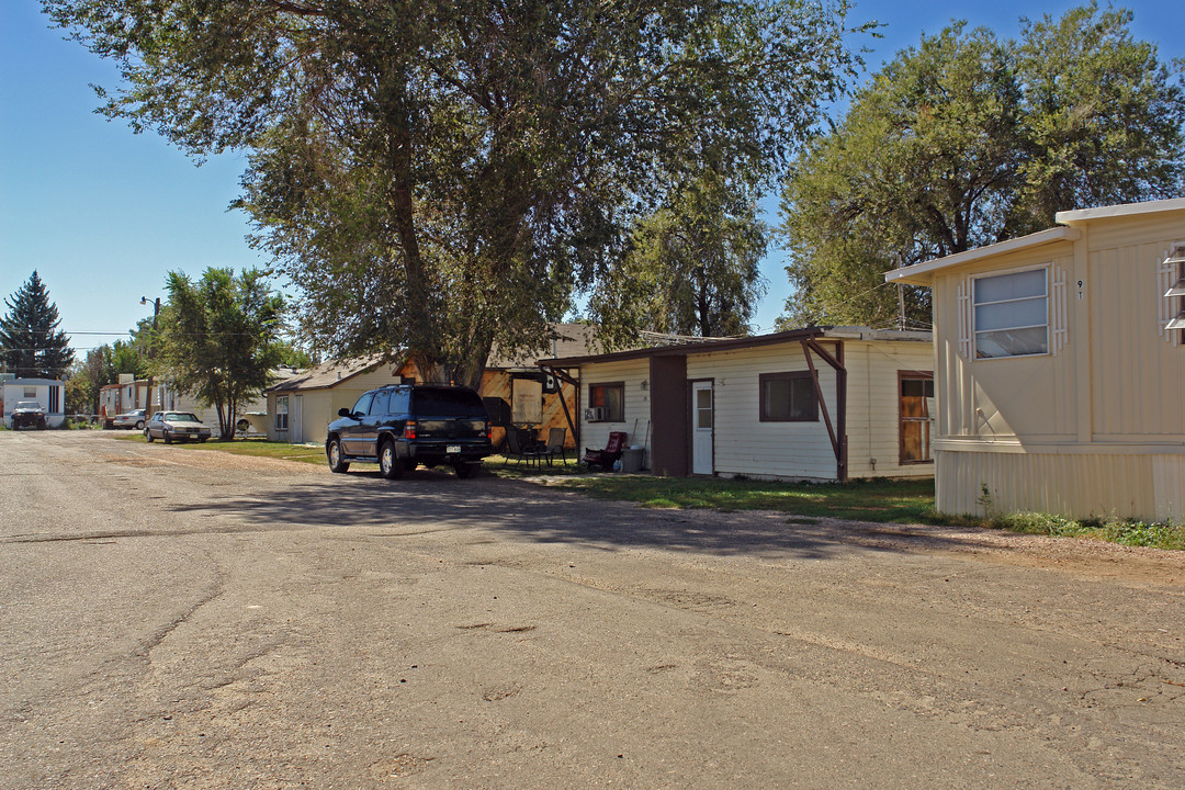 M&M Mobile Home Park in Aurora, CO - Building Photo