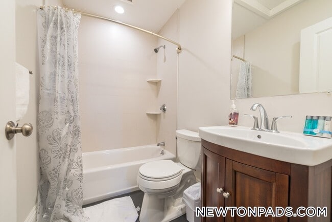 2044 Beacon St, Unit 1