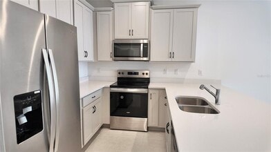 9875 Walkway Dr in Orlando, FL - Building Photo - Building Photo