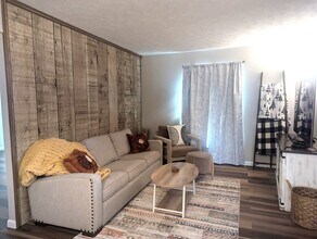 906 N Wagon Wheel Trl in Lafayette, IN - Foto de edificio - Building Photo