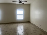 315 Rosalinda Dr in Del Rio, TX - Foto de edificio - Building Photo