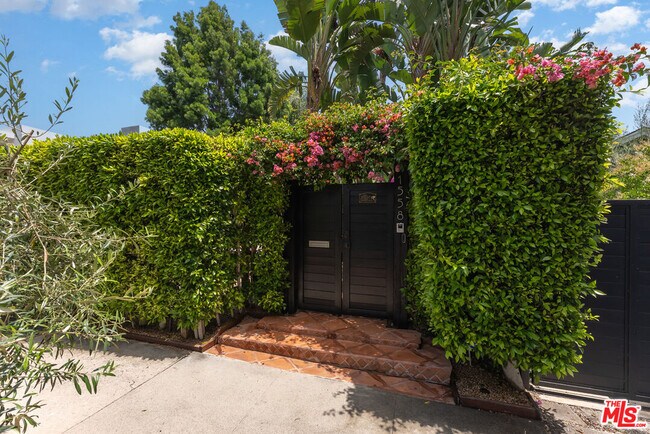 1558 N Stanley Ave in Los Angeles, CA - Building Photo - Building Photo
