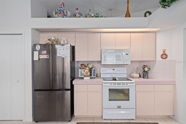 9288 New Orleans Dr in Spring Hill, FL - Building Photo - Building Photo