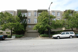 The Lamplighter Apartments in Burlingame, CA - Building Photo - Building Photo