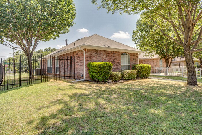 2763 Oak Bend Ln in Dallas, TX - Building Photo