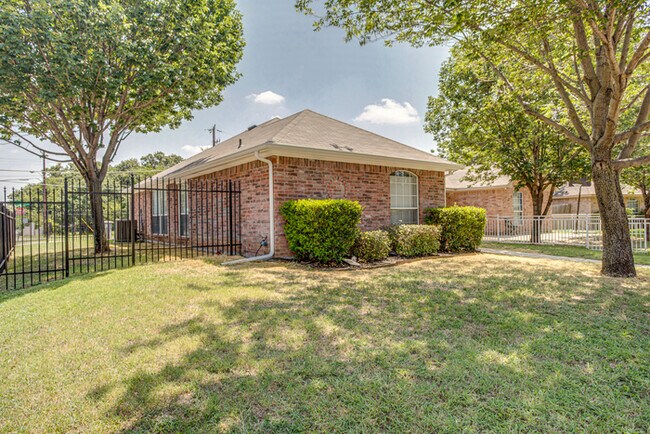 property at 2763 Oak Bend Ln