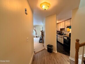 120 Donna Lynn Dr in East Greenbush, NY - Building Photo - Building Photo