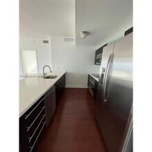 90 SW 3rd St in Miami, FL - Building Photo - Building Photo