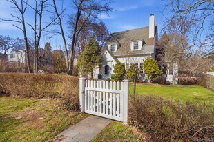 37 Longview Dr in Scarsdale, NY - Building Photo