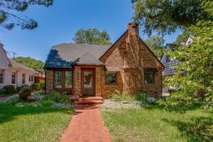 1007 N Winnetka Ave in Dallas, TX - Building Photo