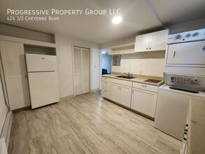 424 1/2 Cheyenne Blvd in Colorado Springs, CO - Building Photo - Building Photo