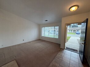 8579 Underhill Dr in Sacramento, CA - Building Photo - Building Photo