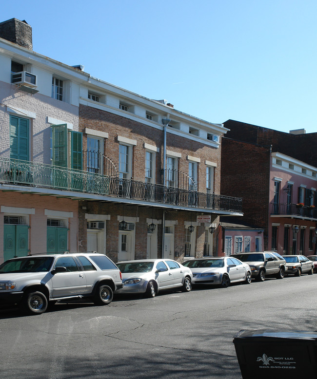 929 Dumaine St in New Orleans, LA - Foto de edificio - Building Photo