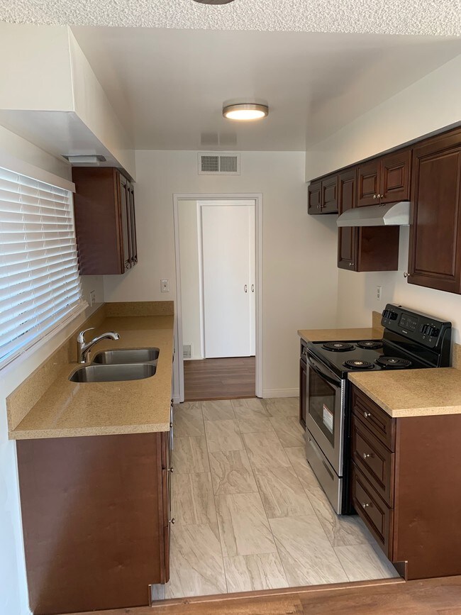 2100 Valderas Dr Apartments and Nearby Glendale Apartments For Rent