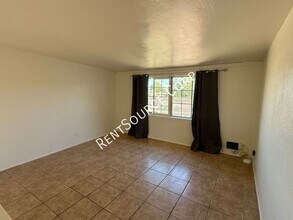 25498 Dayton Ave in Barstow, CA - Foto de edificio - Building Photo