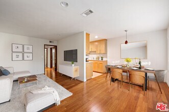 931 N Alfred St in Los Angeles, CA - Building Photo - Building Photo