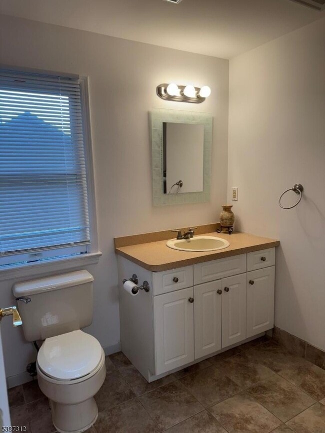 7 Crescent Ave in Totowa, NJ - Building Photo - Building Photo