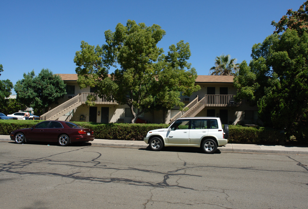 1080 Peach Ave in El Cajon, CA - Foto de edificio