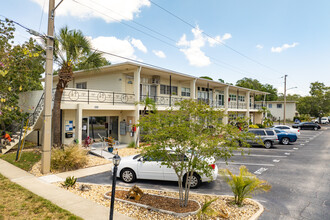 Clearview Oaks Condominiums in Kenneth City, FL - Building Photo - Building Photo